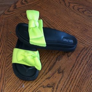 🆕 Sara | Chunky pool slides